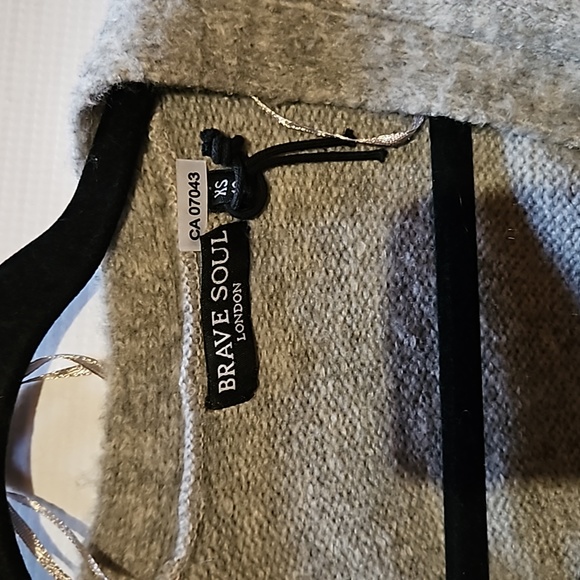 Colour blocked Cardigan - Picture 2 of 3